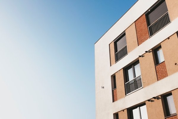 Nettoyage de façade: astuces et erreurs à éviter